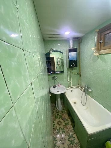 mida satis: Bakı, 4-cü mikrorayon, 2 otaqlı, Köhnə tikili, m. Memar Əcəmi, 60 kv. m — 9