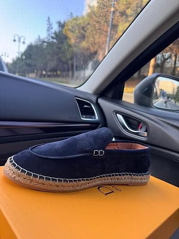 qadın ayaqqabılar: Ölcu sehv gelib deye satilir, 42 olcu yazilib, 41 41,5 e uygundur — 2