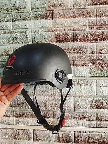 Moto geyim: Salam kask satılır 15manata baglanacagida var şüşeside var idyal — 2