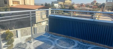 məhəccər: Paslanmayan metaldan olan müasir üslubda hazırlanmış pilləkən və eyvan — 1