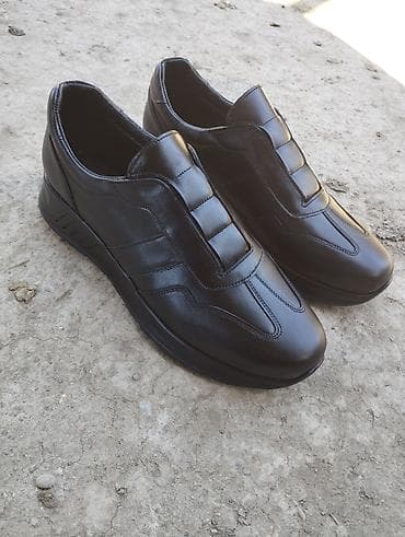 Qara rəngdə kişi ayaqqabısı - Model: bağcığsız, slip-on tipli - Üst