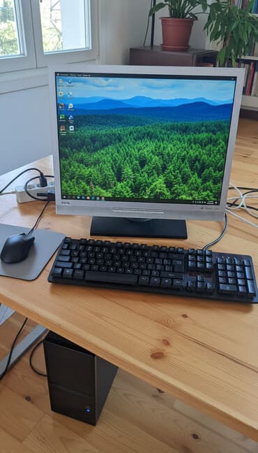 iphone 15 ikinci əl: Monitor işlemir 40-60 manatdi yeni monitor sistem bolku islek — 1