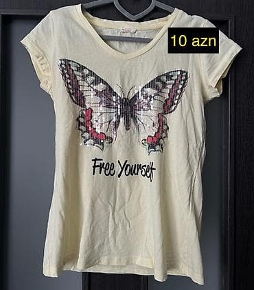 Qadın T‑şörtü – XSide, ölçü M - Rəng: açıq krem - Model: V‑yaxa, qısa
