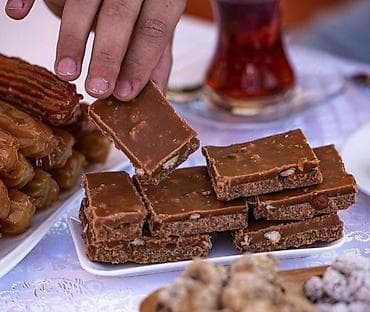 qar tekeri: Salam Sweettes şirniyyat şəbəkəmizə təqdimatci(reklamci) xanimlar — 8