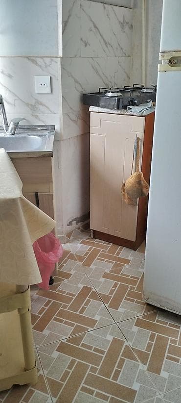 ecemı kıraye evler: Keşlədə 1 otaqlı ev kirayə verilir. Evdə hamam və mətbəx var. Otaq — 2
