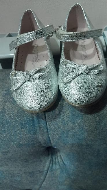Qız uşaqları üçün ayaqqabı dəsti - Modellər: 1) Gümüşü rəngdə, parlaq