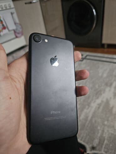 telefon iphone 7: IPhone 7, 32 GB, Qara, Barmaq izi — 1