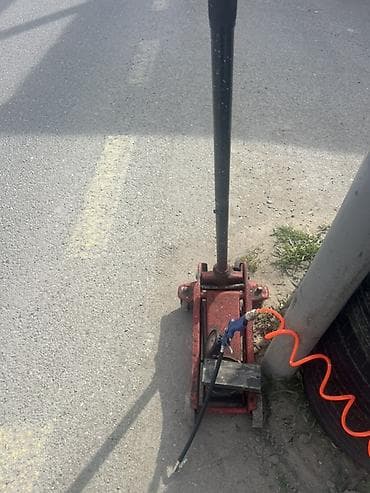 teker aparat: Avtomobil şin servisi üçün avadanlıq komplekti Tərkib: - Şin — 7