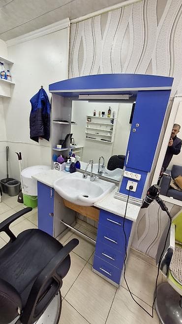 monika berde: Bərbər mebili və kreslolar — 9