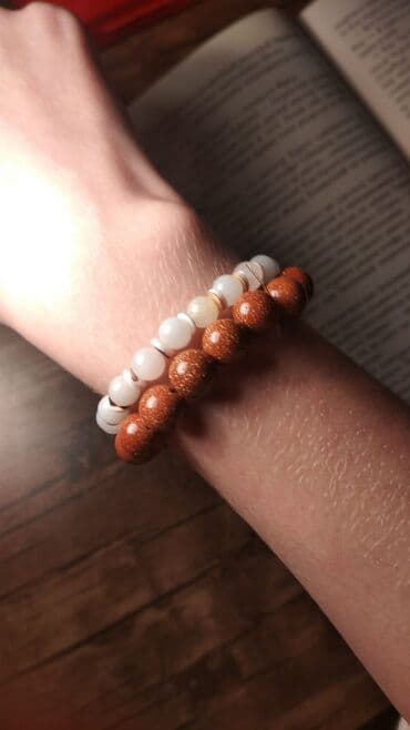 muncuq: Qolbağlar təbii daşlardan. qiymət daşa və ölçüyə gorə. Muncuq dəsti – — 1