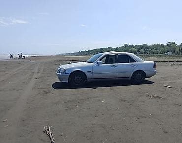 0pel astra 1.6: Mercedes-Benz C 180: 1.8 l | 1995 il Sedan — 2