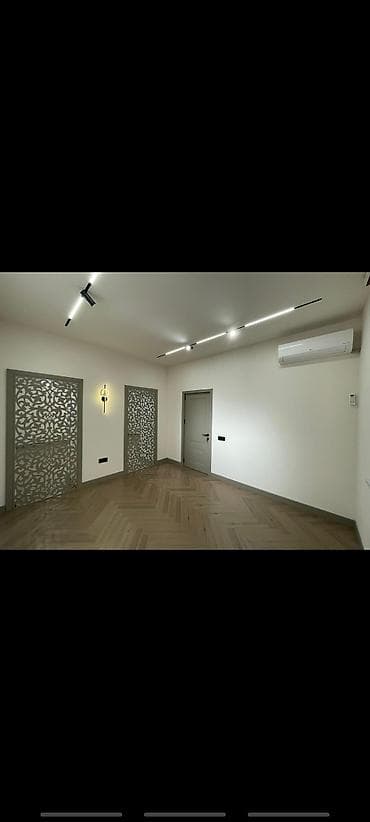 Müasir interyer üçün dekorativ otaq təqdim olunur: - Geniş və işıqlı