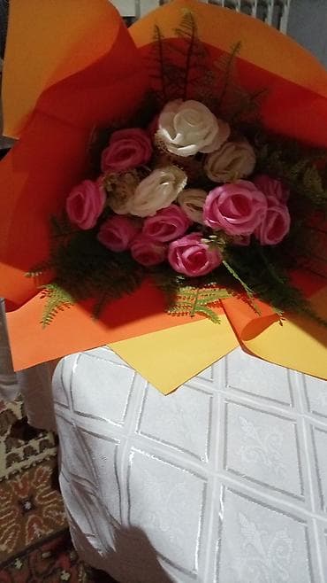 Buket güllər: Dekorativ gül buketi el isi - Kompozisiya: süni güllərdən — 2