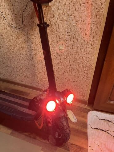 İşlənmiş Elektrik samokat 10", 501 - 750 Vt, 36 - 45 km/s, Ödənişli çatdırılma — 11