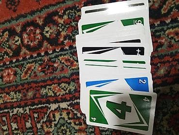 UNO tipli stolüstü kart oyunu dəsti - Rəngli və nömrəli kartlar