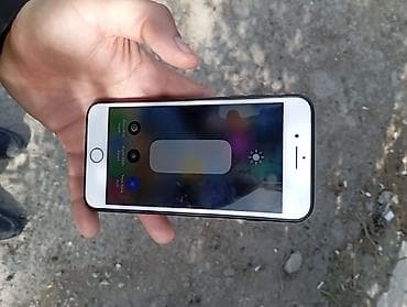 iphone 13 qara: IPhone 8 Plus, Qızılı, Barmaq izi — 3