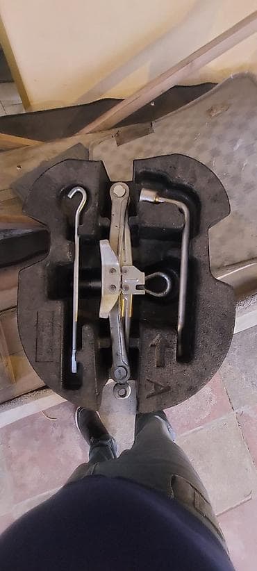 qaz acari: Avtomobil üçün ehtiyat təkər aləti dəsti - Komplekt: mexaniki qayçı — 1