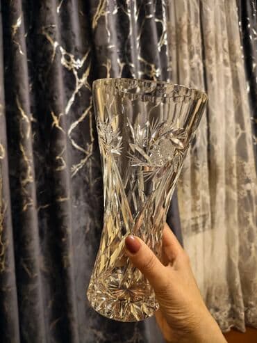 fosfor ulduz: Bir vaza, Xrustal — 1