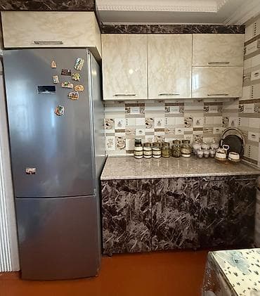 kuxn: Metbex mebeli tecili olaraq satilir 500 manata.Üstünde qaz — 3