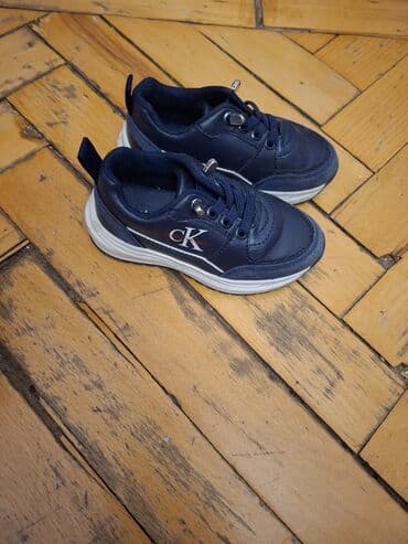 usaqlar ucun mekteb cantalari: Uşaq ayaqqabıları dəsti - 3 cüt: 1) Ağ rəngli, yumşaq üstlü, ikiqat — 2