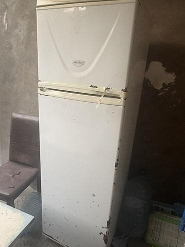 İşlənmiş 2 qapılı Aysberq Soyuducu Satılır, rəng - Ağ