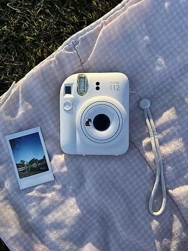 Fujifilm Instax Mini 12 instant fotoaparat – kompakt, yüngül və