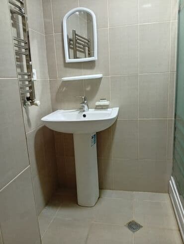Vannalar: Ayaqlı lavabo hamam otaqları üçün nəzərdə tutulmuşdur. Bu lavabo, tək — 1