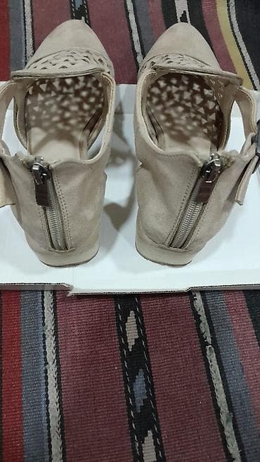 женские туфли с перфорацией: 37 razmer Bej rəngli qadın ayaqqabısı - Model: kəsik naxışlı (üçbucaq — 2