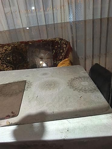 bezekli a herfi: Masa üçün tünd rəngli şüşə üstlük dəs — 2