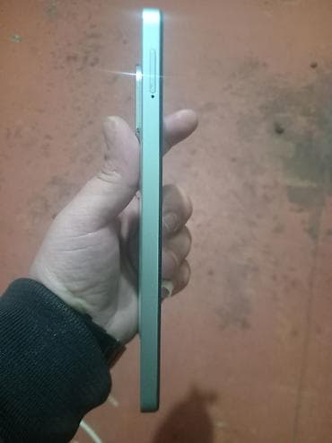 su kondisioner: Smartfon – 128 GB yaddaş, su damcısı formalı ön kamera kəsiyi olan tam — 1