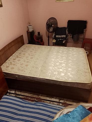 Çarpayılar: Кровать с базой в отличном состоянии 

- — 2