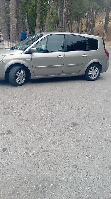 Renault Grand Scénic, gümüşü rəngdə, 7 yerlik miniven. Xüsusiyyətlər
