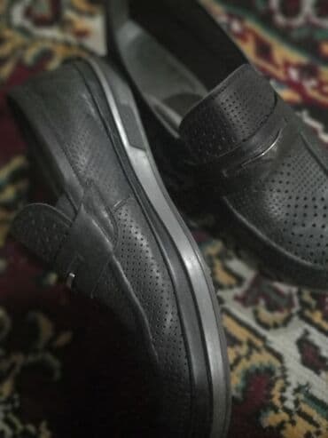 klassik ayaqqabi: Ayaqqabi 42 razmer 60m alinib .1defe geyilib.20m satilir — 4