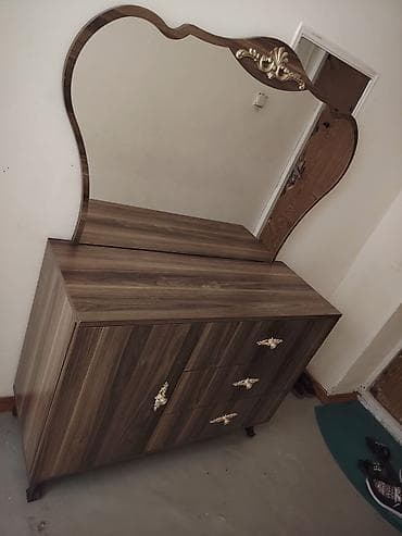Yataq otağı mebel dəsti Tərkibi: - Çarpayı: yumşaq başlıqla — 1
