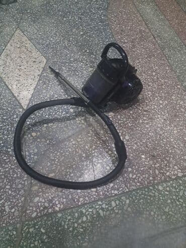 Aristonlar: Tozsoran – silindr tipli, qara rəngdə, konteynerli (toz torbasız) — 1