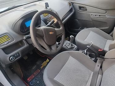 hundur masin: Chevrolet Cobalt, ağ rəng, sedan kuzov. Texniki xüsusiyyətlər və — 5