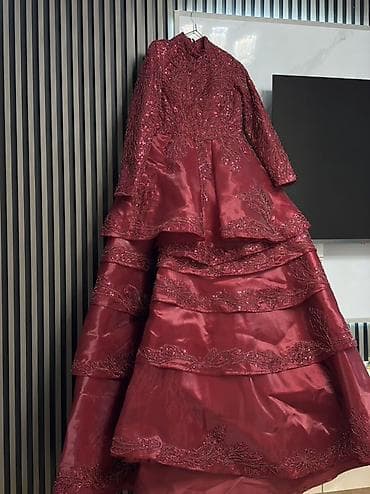 mirvari muncuq: Xüsusi dizayn bordo rəngli gəlinlik - Model: Yüksək boğazlı — 2