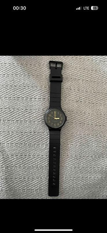 Sadə və yüngül qol saatı - Korpus: qara rəngdə, yuvarlaq klassik