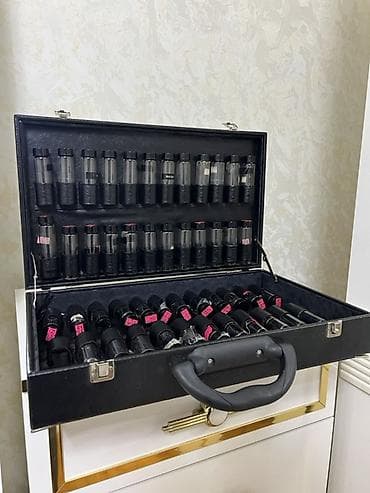 4 lü çanta: Ətir çamadanı, Ətir diplomatı. Təzə kimidir. Vəziyyəti əladır. Şüşələr — 1