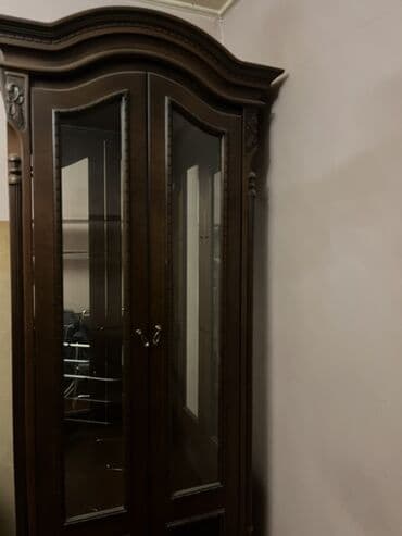 Gözəllik və estetika avadanlığı: Şüşəli dolab vitrini — 1