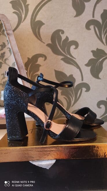 ağ ayaqqabı: Qadın ayaqqabıları – 2 model 1) Bej rəngli, parlaq laklı klassik — 10