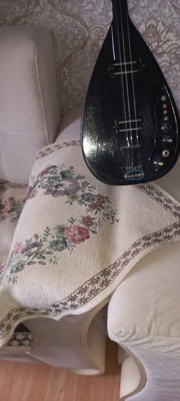 гитара азербайджан: Elektrik saz – 3 simli, qara rəng. - Korpus: damla formalı, klassik — 3