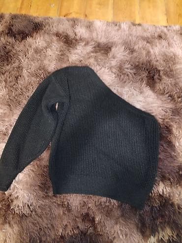 pencek qara: Qara rəngli qadın geyim dəsti - Birqollu trikotaj sviter: asimmetrik — 1