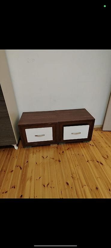 masa desdi: Mebel dəsti – qəhvəyi ağ rəng kombinində Tərkibi: - Geniş iş/kompüter — 2