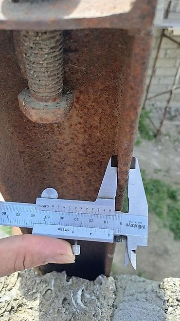 heyet darvazalari: İşlənmiş Dəmir Həyət darvazası, Yana açılan, 4 m, Mexaniki, Qapı ilə, rəng - Qəhvəyi — 6