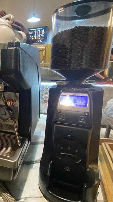 шлифовка пола: Professional greender grinder aparat 1300 Azn. Unvan Sahil metrosu — 1