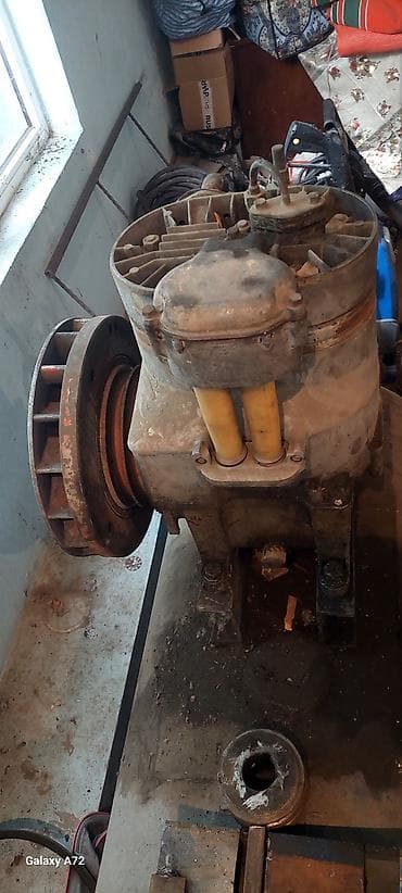 elektrik mişarı: Sənaye kompressoru və elektrik mühərriki dəsti - İki silindrli, hava — 2