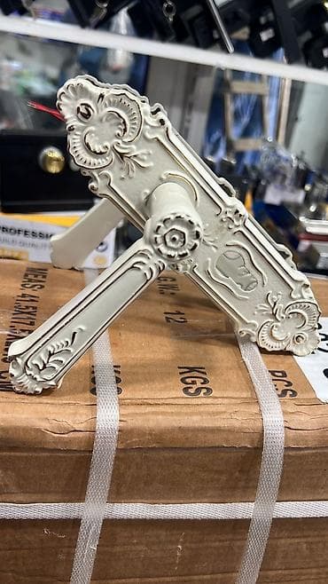 Furnitura və aksessuarlar: Qapı dəstləri və qapı qapanma mexanizmləri Məhsul xüsusiyyətləri: - — 7