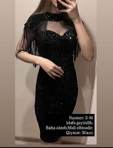 Qara rəngli, parıltılı detallar və püsküllü çiyin aksentləri olan midi