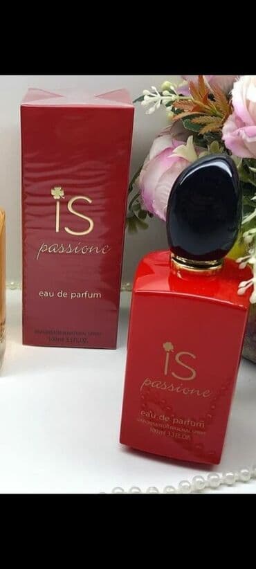 Qırmızı rəngli, 100 ml həcmində "İS passione" ətir parfumu. Şüşə
